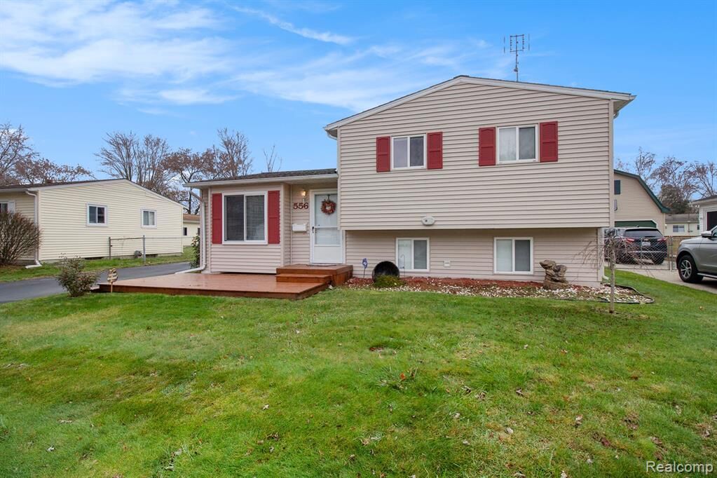 Property Photo:  556 Clarion Street  MI 48420 1260 