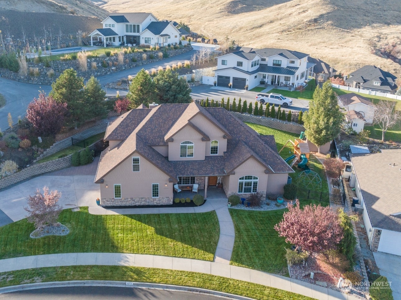 Property Photo: 2059 Broadcrest Court WA 98801