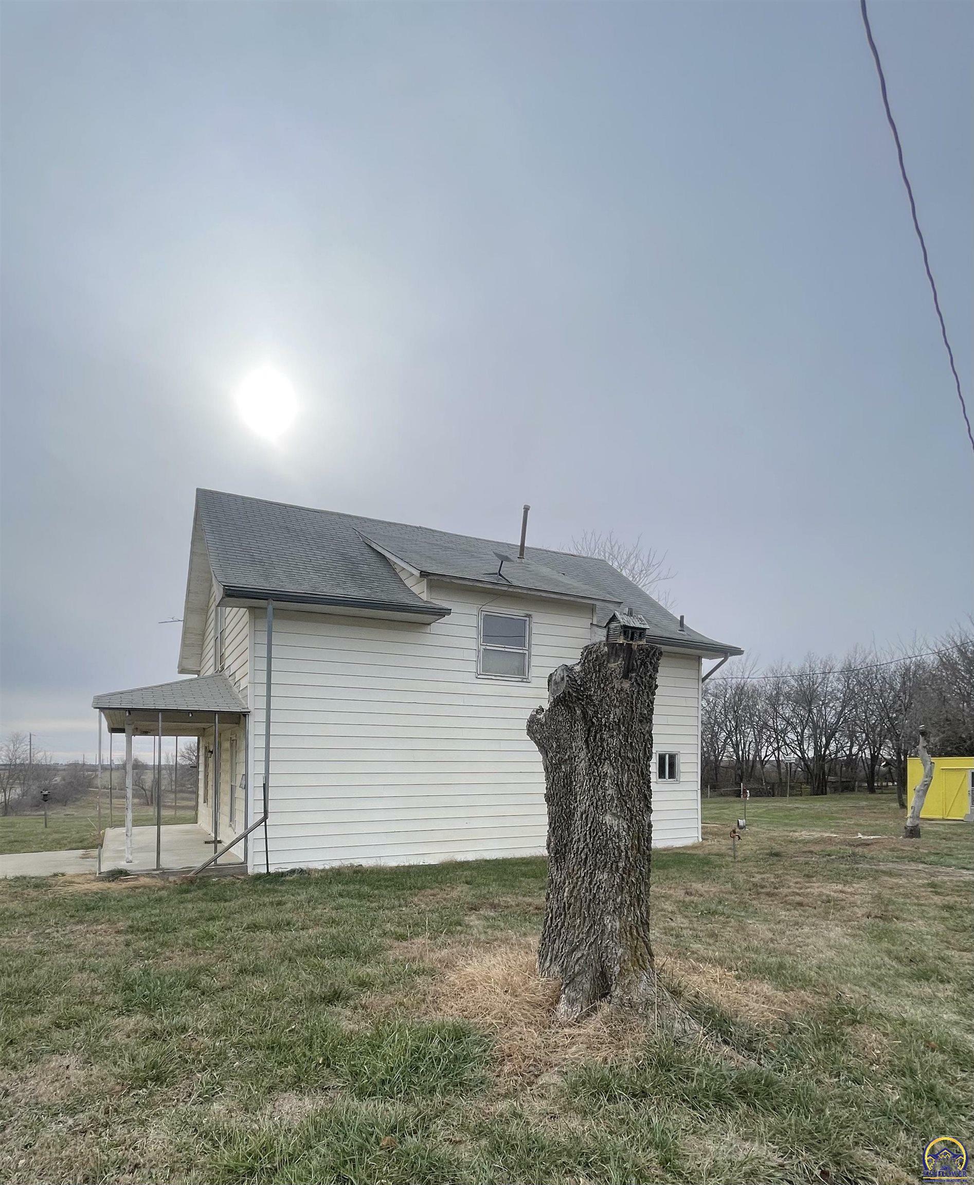 Property Photo:  10041 Meriden Rd  KS 66512 