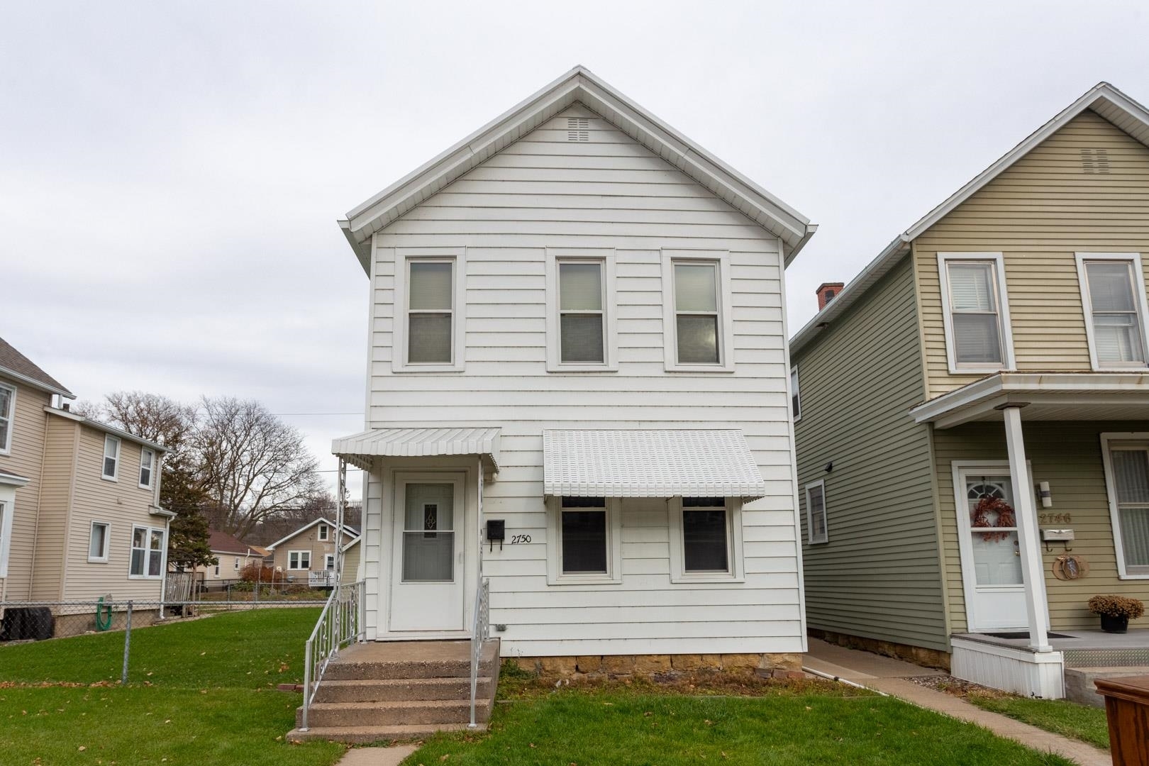 Property Photo:  2750 Jackson Street  IA 52001 