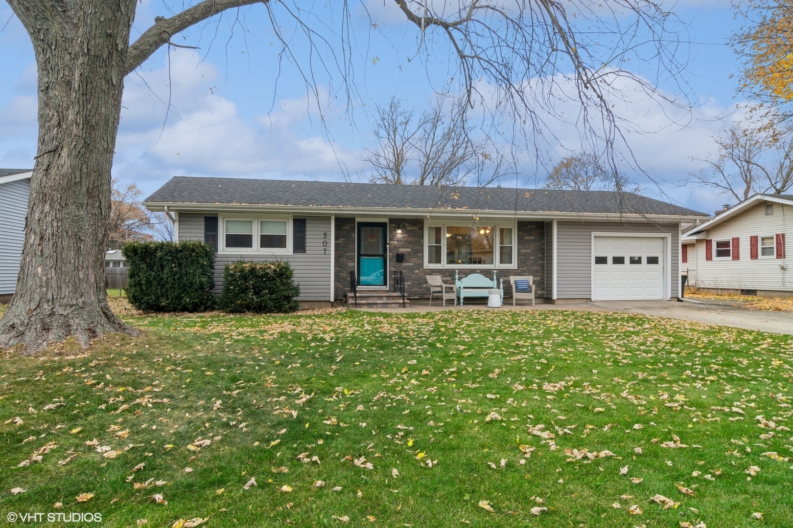 Property Photo: 307 W State Street IL 60542