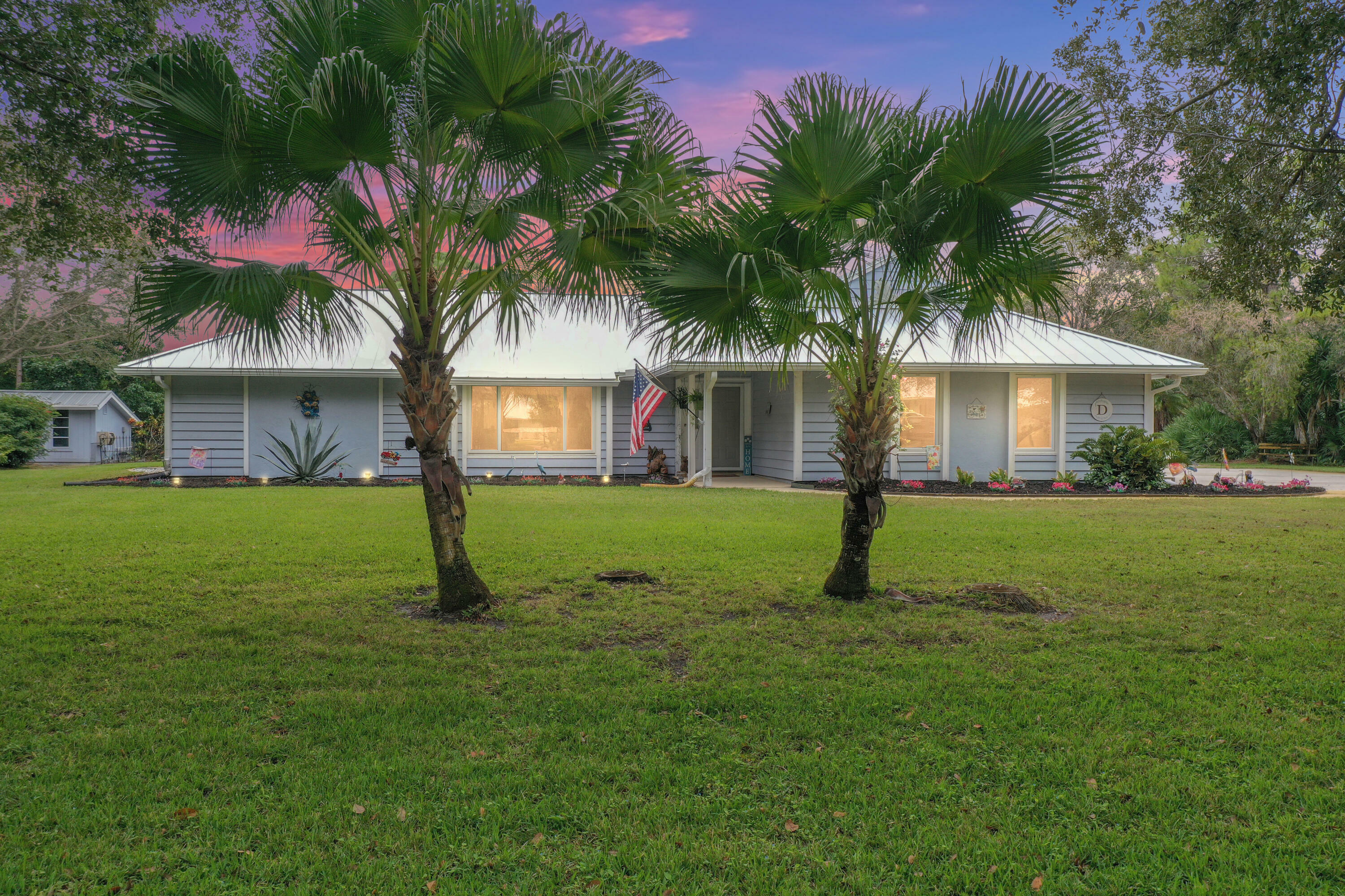 Property Photo:  790 NE Bayberry Court  FL 34957 