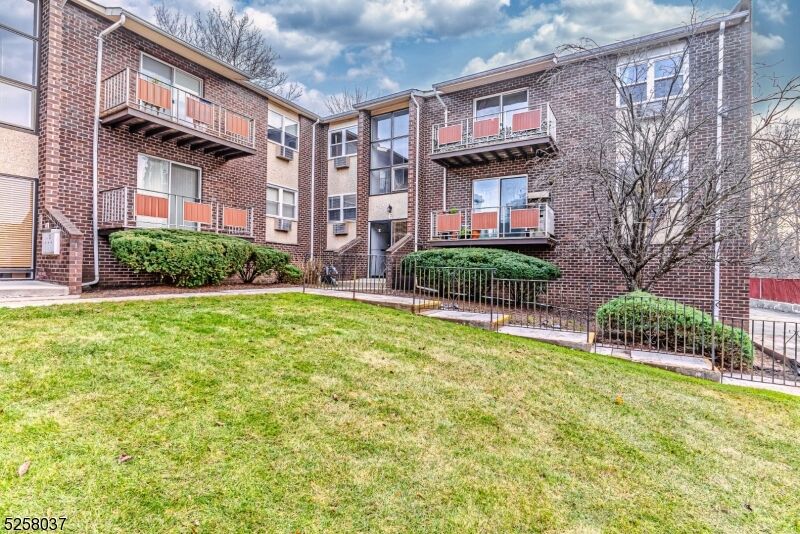 Property Photo: 421 Bloomfield Ave E3 NJ 07044