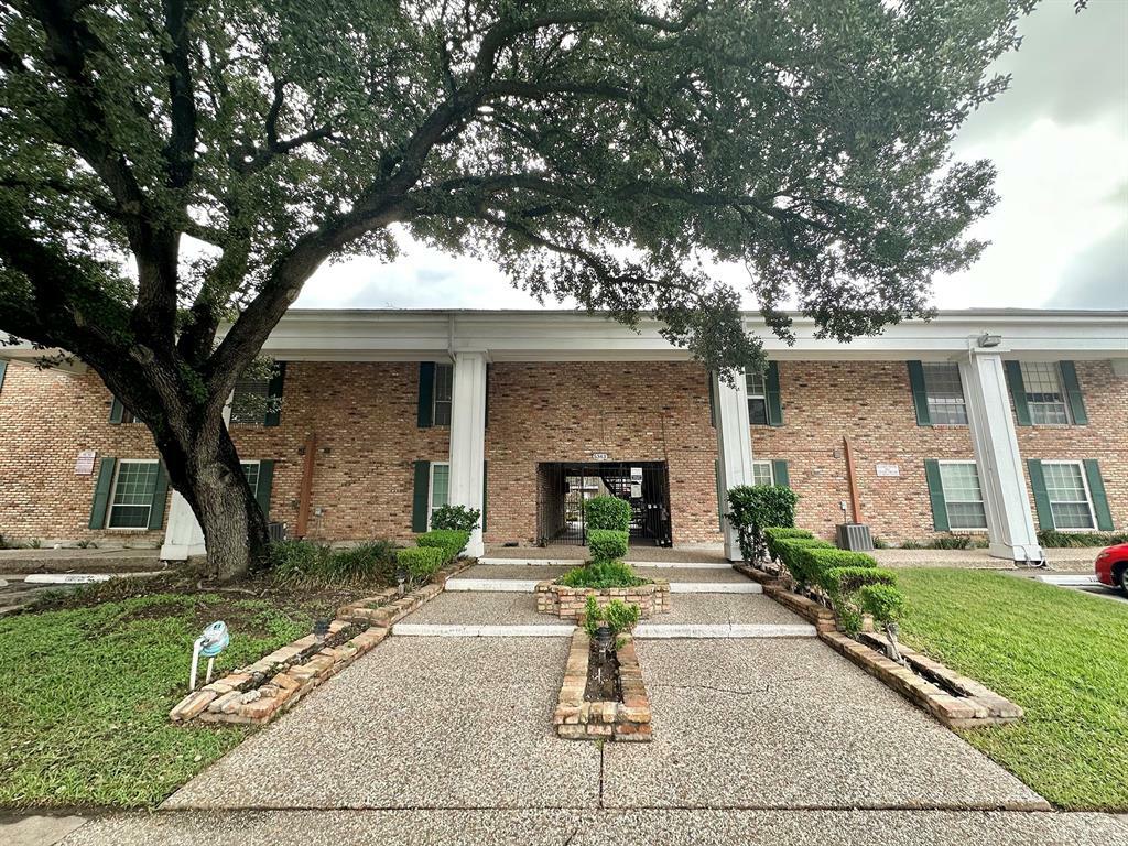 Property Photo:  5343 Richmond Avenue 11  TX 77056 