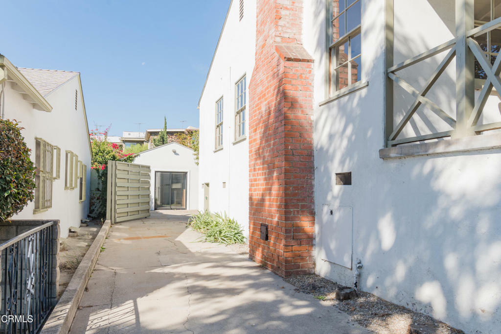 Property Photo:  2849 Herkimer Street  CA 90039 