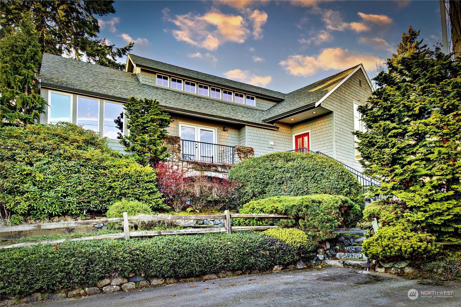 House for sale in Bainbridge Island 311 Eagle Place NE, Bainbridge