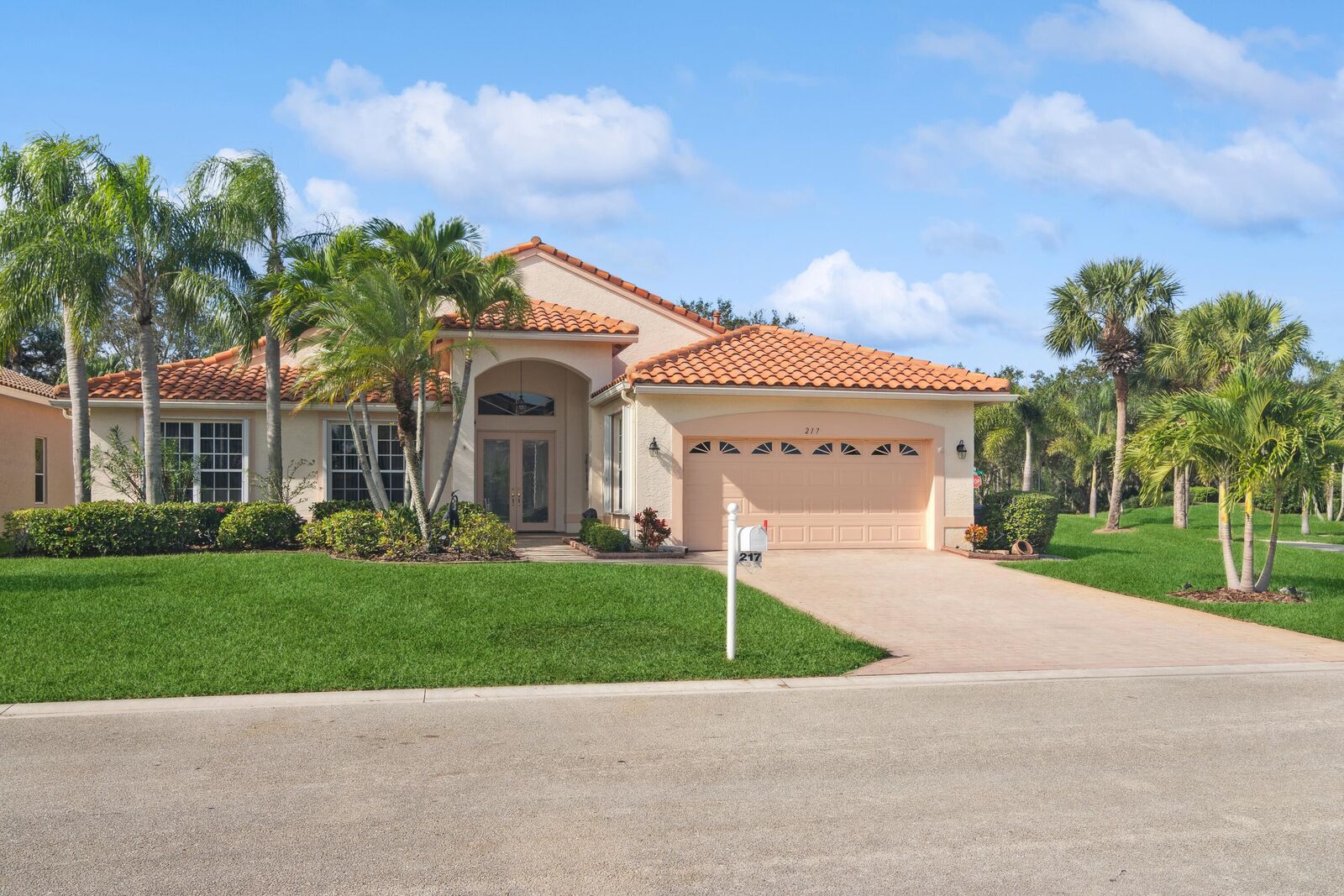 Property Photo:  217 NW Liseron Way  FL 34986 