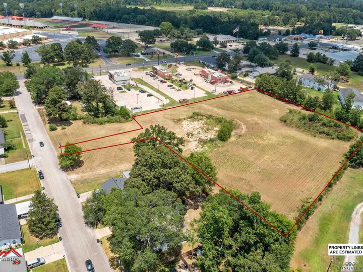 Property Photo:  400 N Parker St  TX 75633 