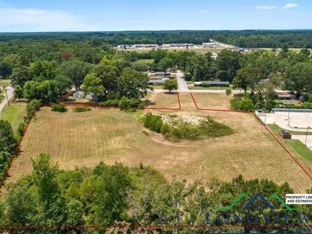 Property Photo: 400 N Parker St TX 75633