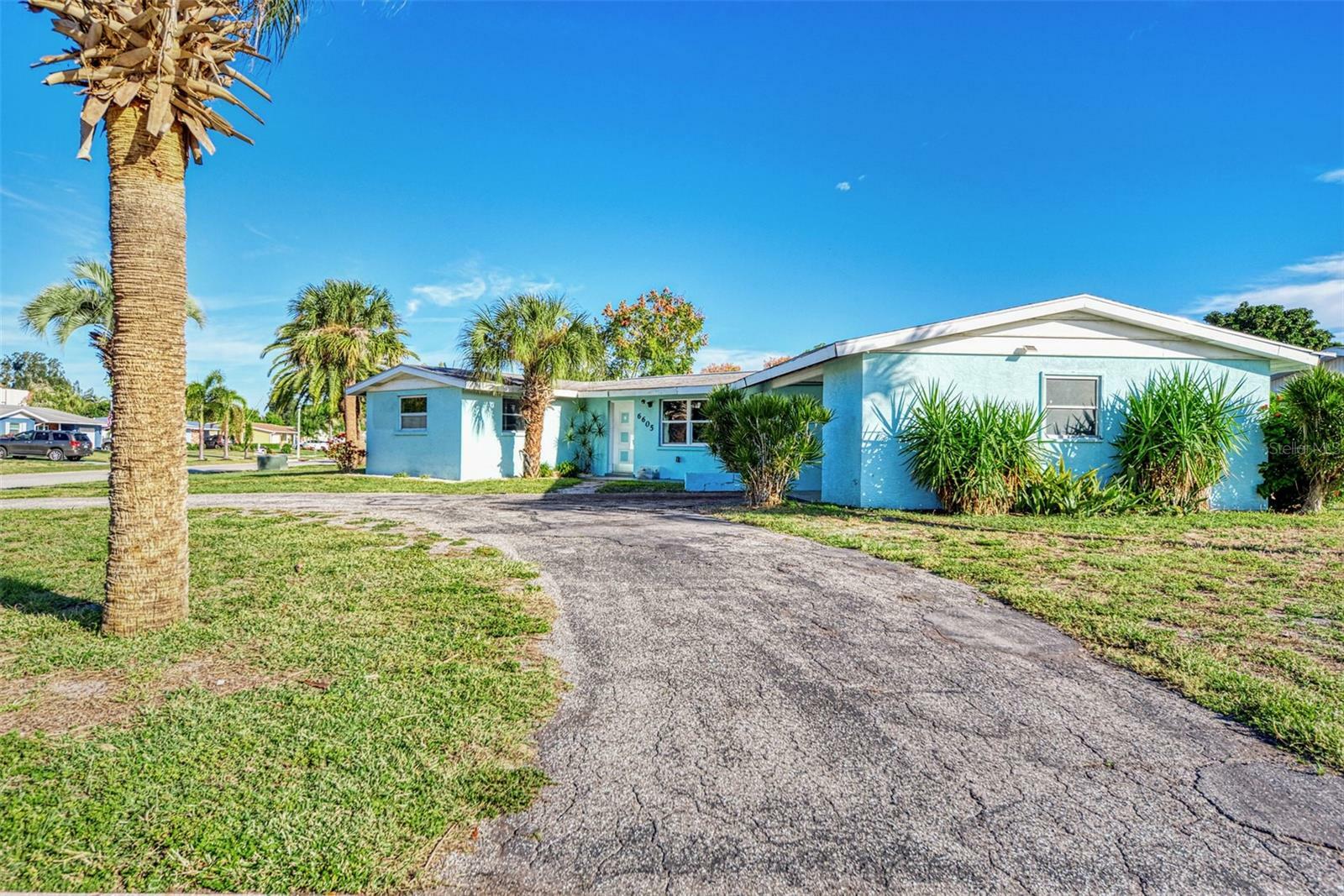 6605 Colonial Drive  Sarasota FL 34231 photo