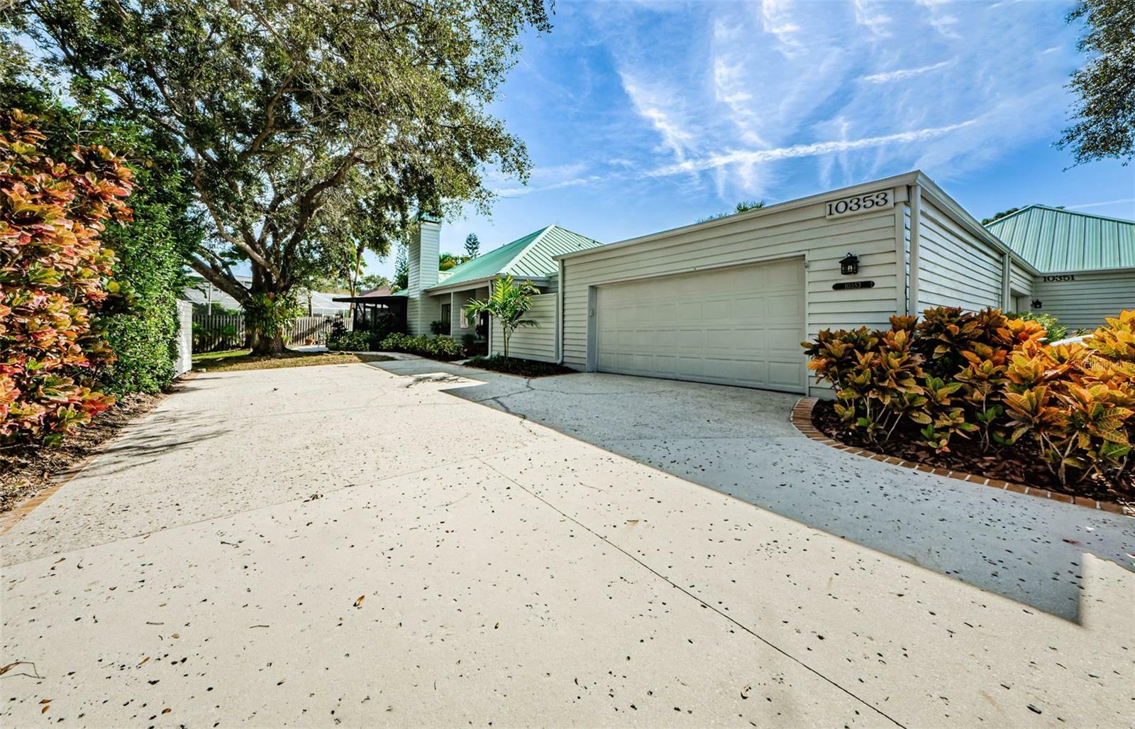 Property Photo:  10353 Longwood Drive  FL 33777 