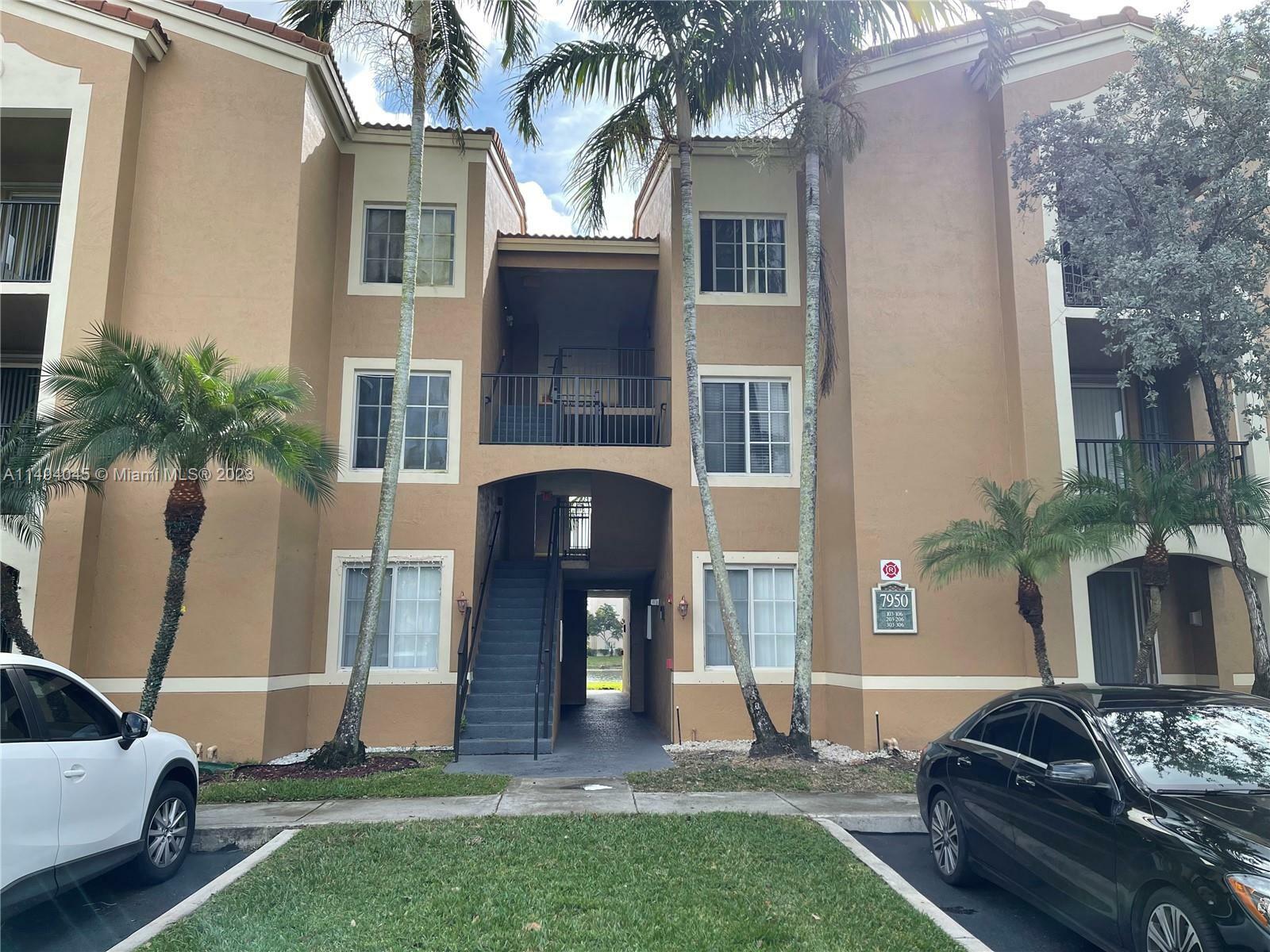 Property Photo: 7950 N Nob Hill Rd 206 FL 33321