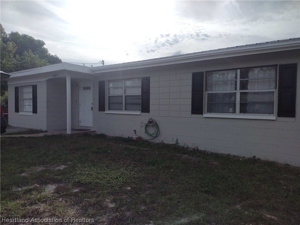 Property Photo: 901 W Pleasant Street FL 33825