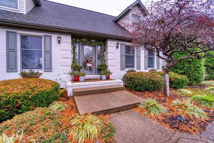 4 bed Newburgh home for sale 2200 Briarcliff Drive, Newburgh, IN 47630