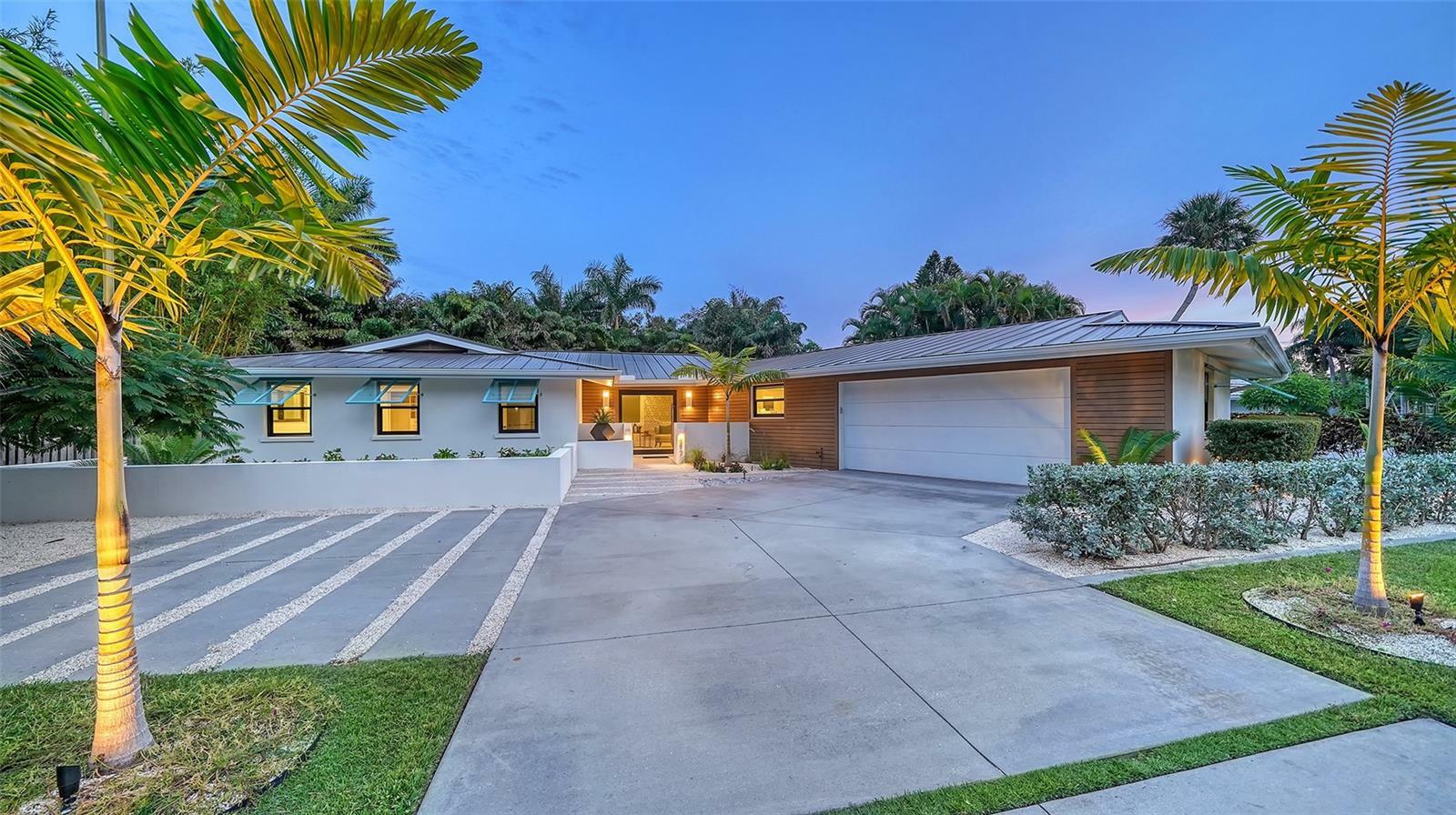 Property Photo:  217 Bird Key Drive  FL 34236 