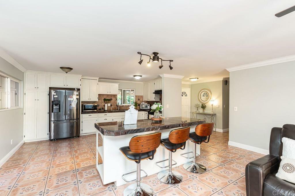 Property Photo: 919 Wellpott Place CA 92084