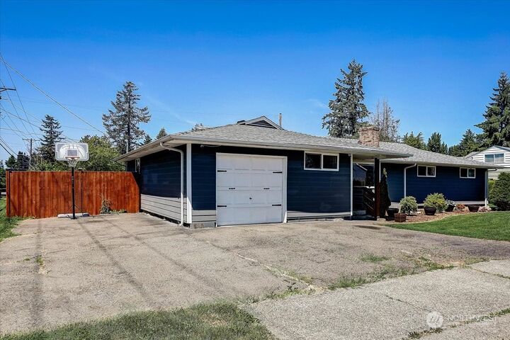 House for sale in 8044 E D Street, WA 98404