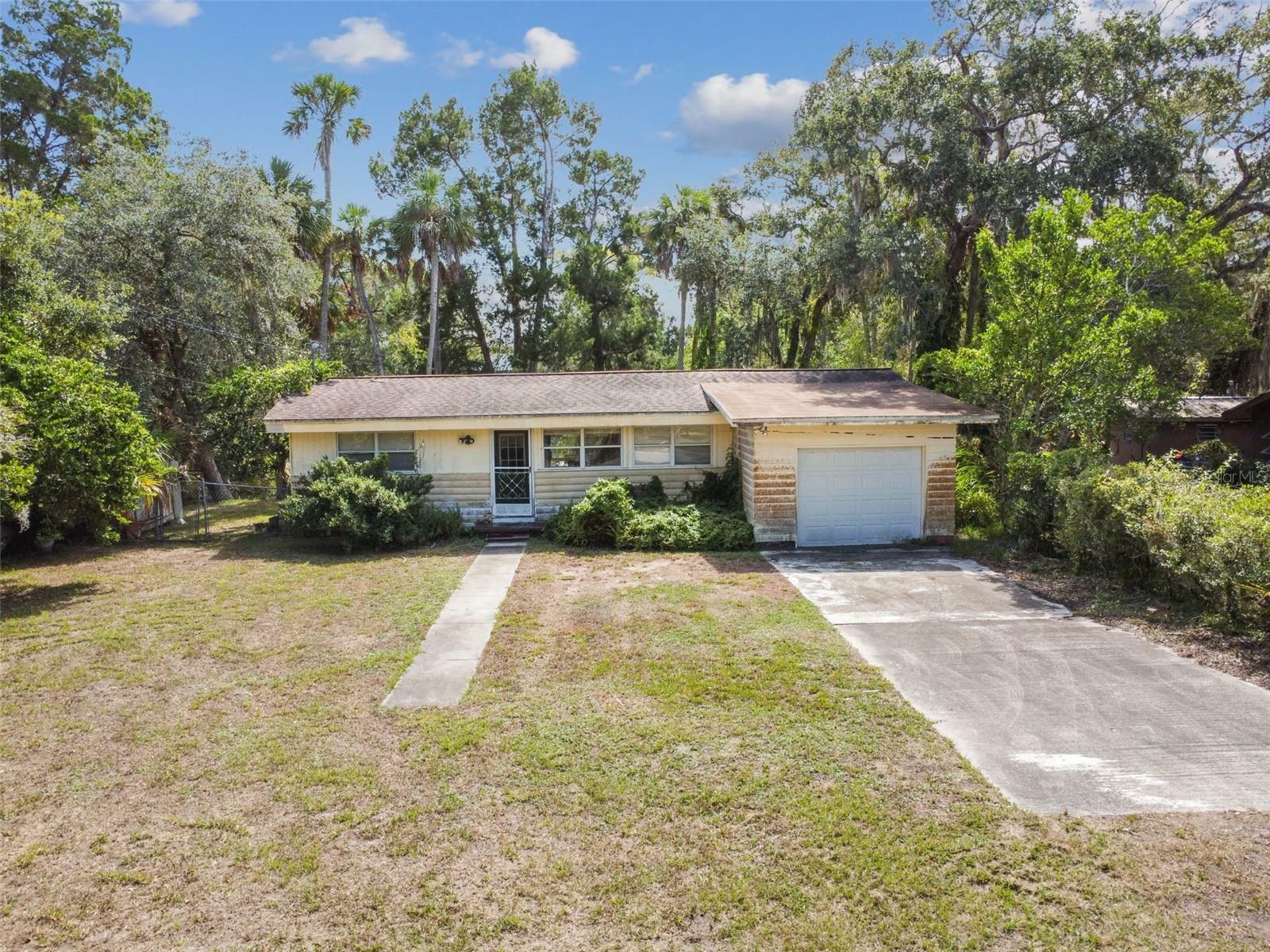 Property Photo:  6002 Avenue Of The Palms  FL 34607 