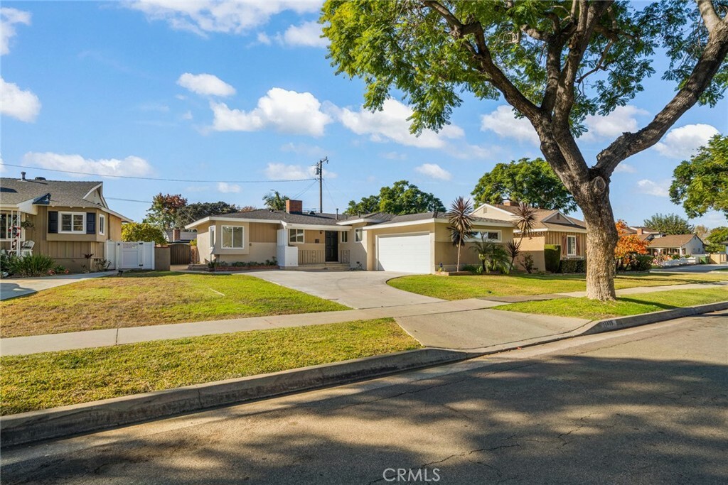 Property Photo:  10409 Kibbee Avenue  CA 90603 