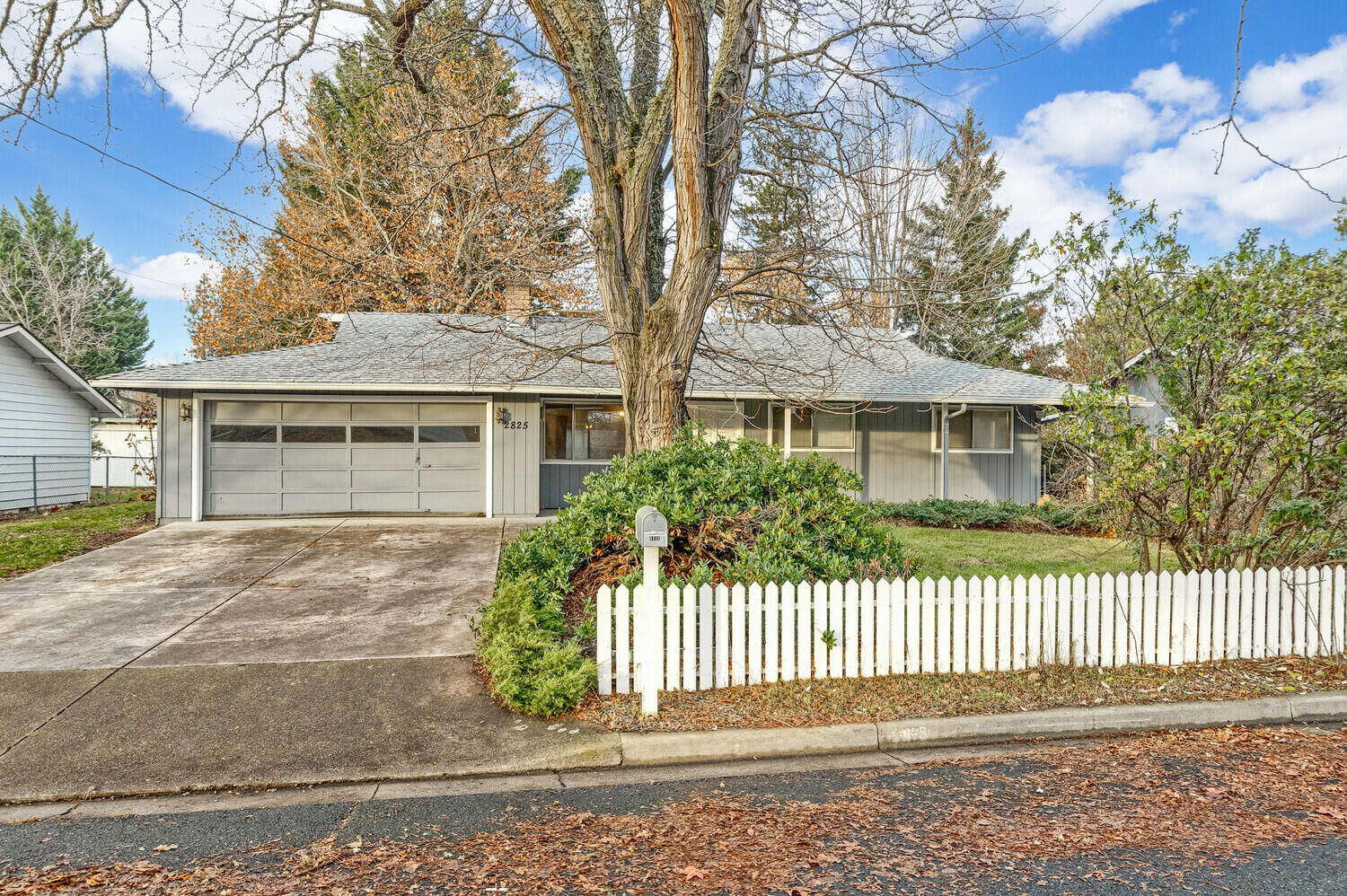 Property Photo: 2825 Alameda Street OR 97504