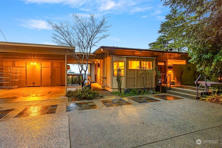 Property Photo: 9107 Fauntleroy Way SW WA 98136