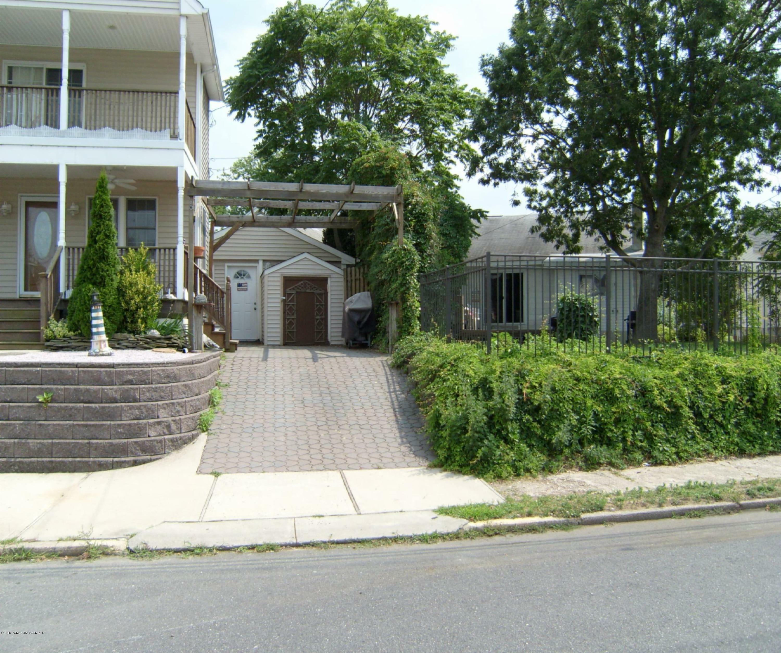 Property Photo:  327 New Bedford Road Cottage  NJ 07719 