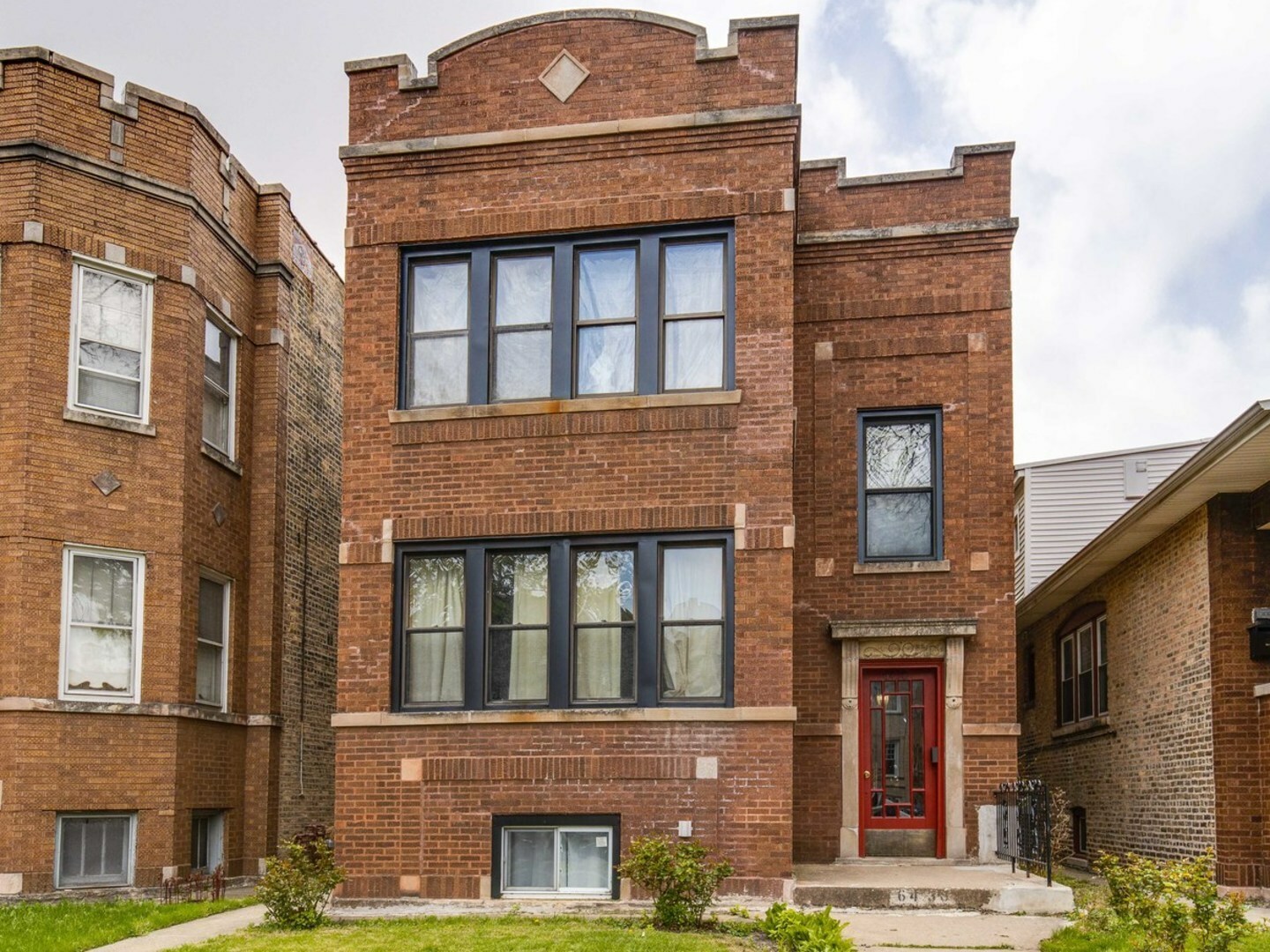 Property Photo:  6438 N Campbell Avenue  IL 60645 