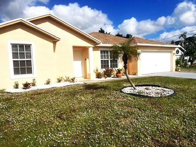 Property Photo:  2906 SW Boxwood Circle  FL 34953 