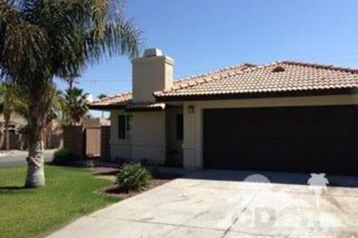 Property Photo: 51770 Avenida Velasco CA 92253
