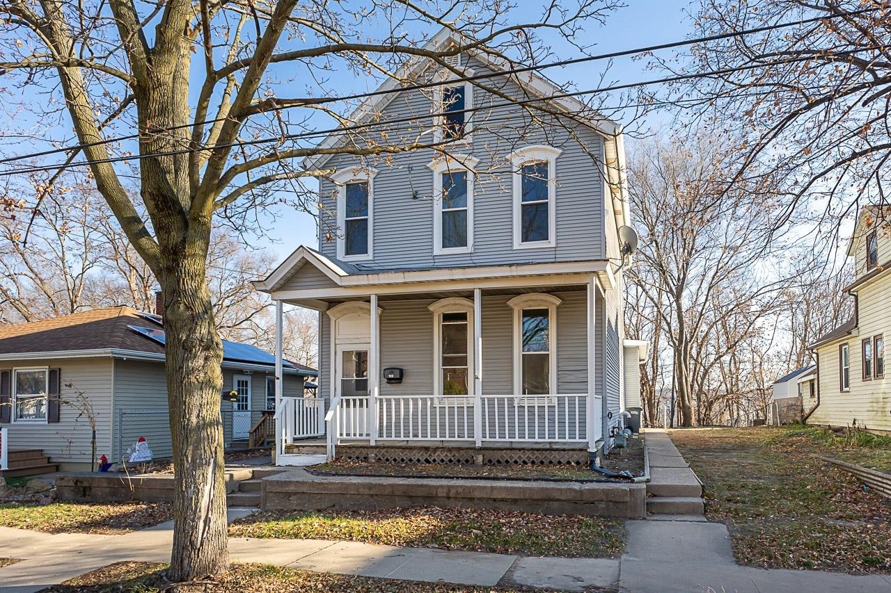 Property Photo:  928 Garfield Avenue  IA 52001 