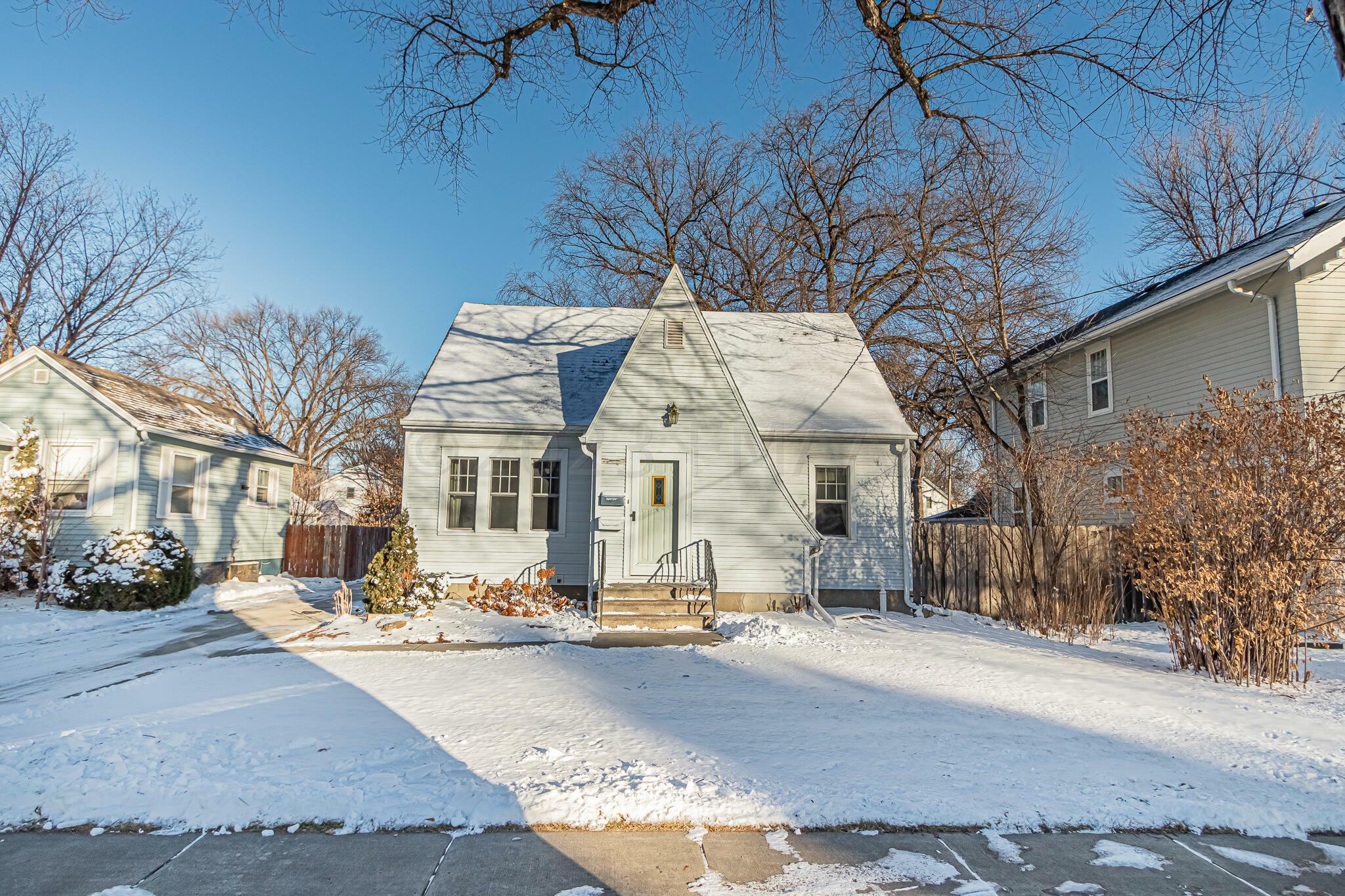 Property Photo:  1333 11 Avenue S  ND 58103 