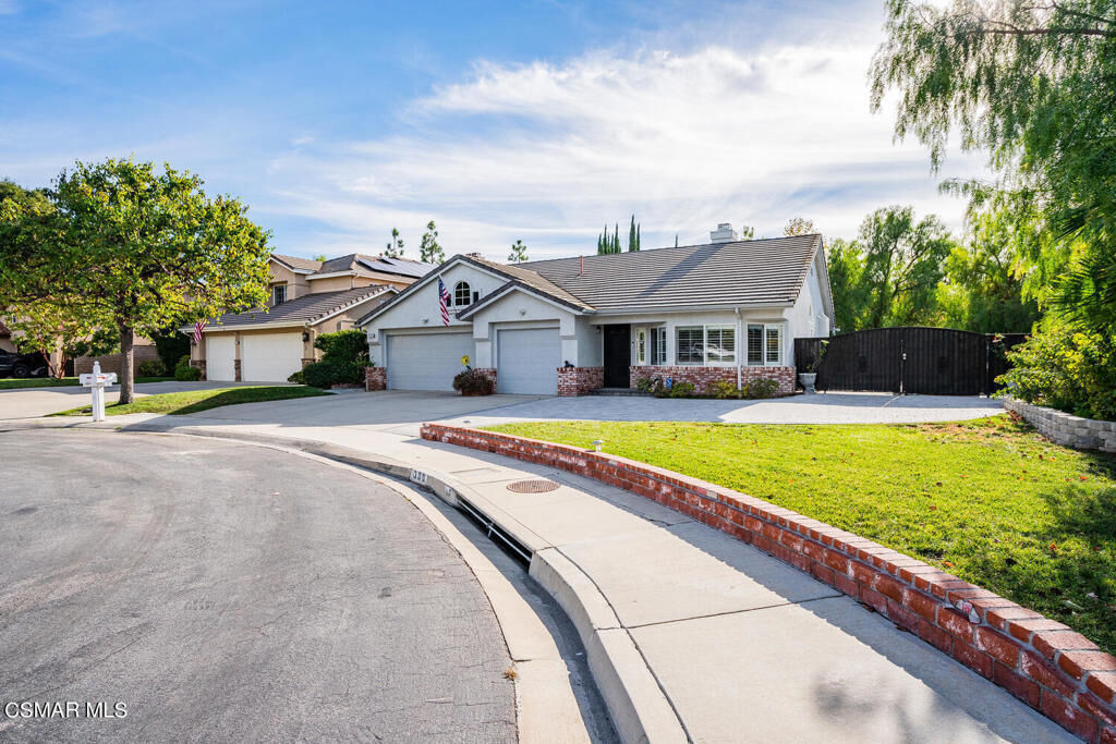 Property Photo:  300 Makenzie Court  CA 91362 