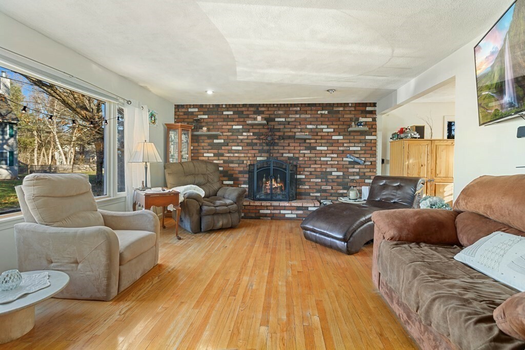 Property Photo:  456 Grove St  MA 01867 