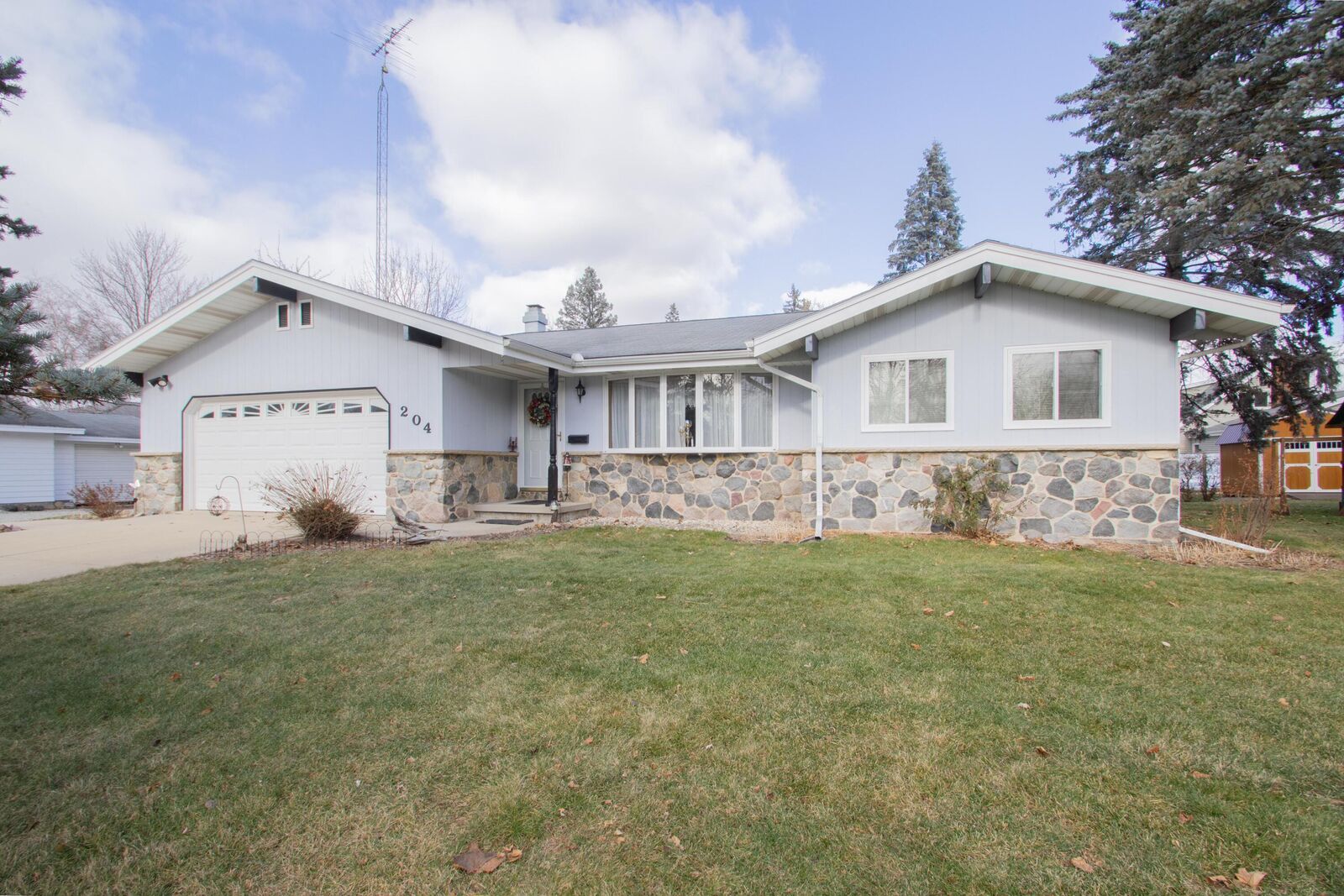 Property Photo:  204 E Leonard St  WI 53098 