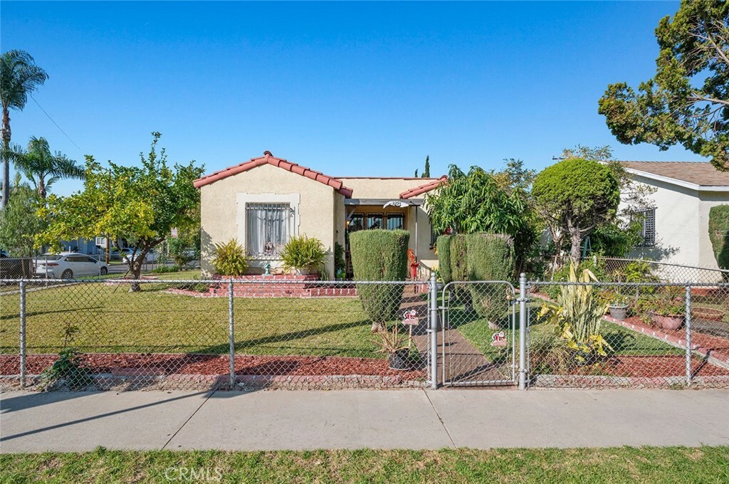 Property Photo:  2295 Couts Avenue  CA 90040 