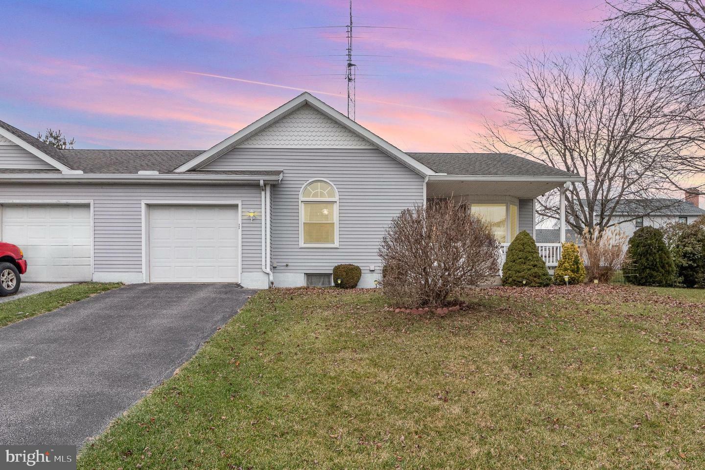 408 White Rose Lane  York PA 17402 photo