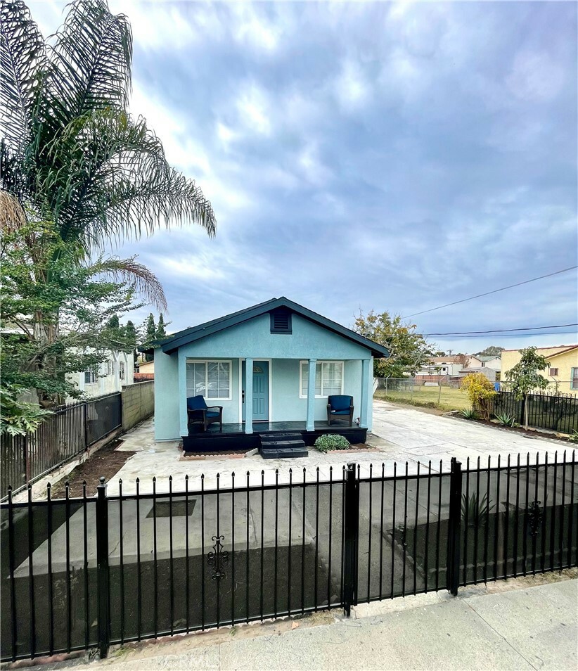 Property Photo:  1644 E 113th Street  CA 90059 