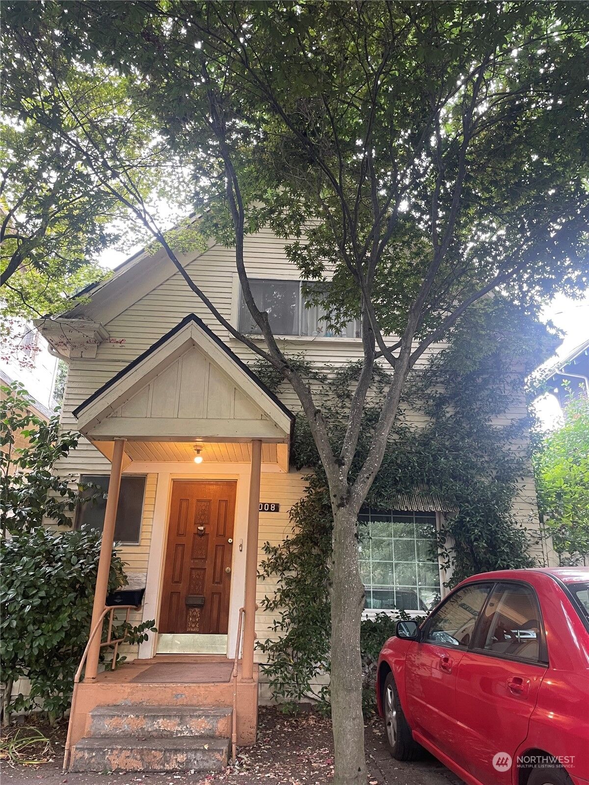 Property Photo:  1008 E Denny Way  WA 98122 