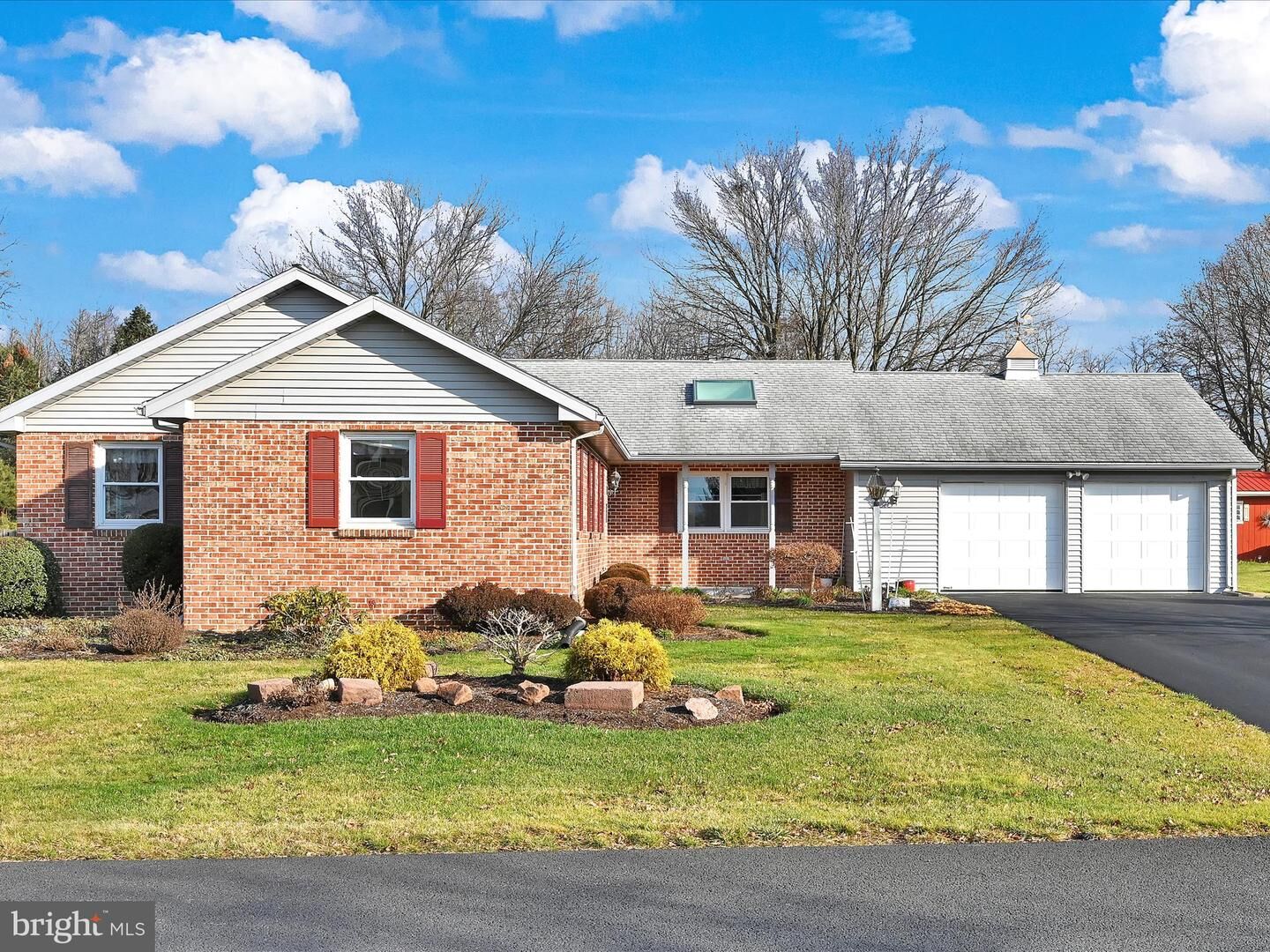 Property Photo: 425 Countryside Drive PA 17522