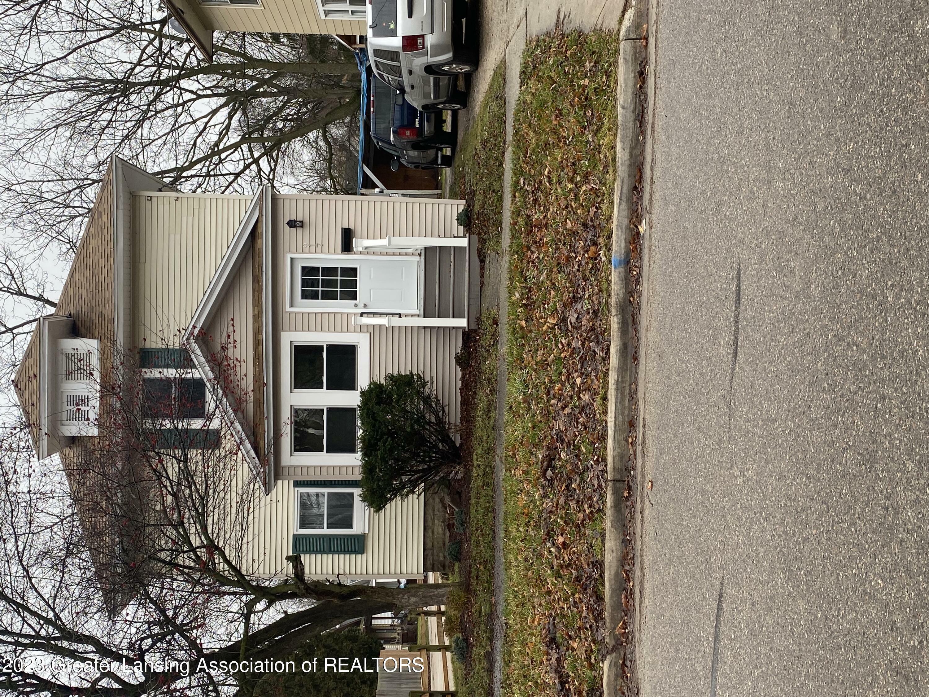 Property Photo:  917 N Chestnut Street  MI 48906 