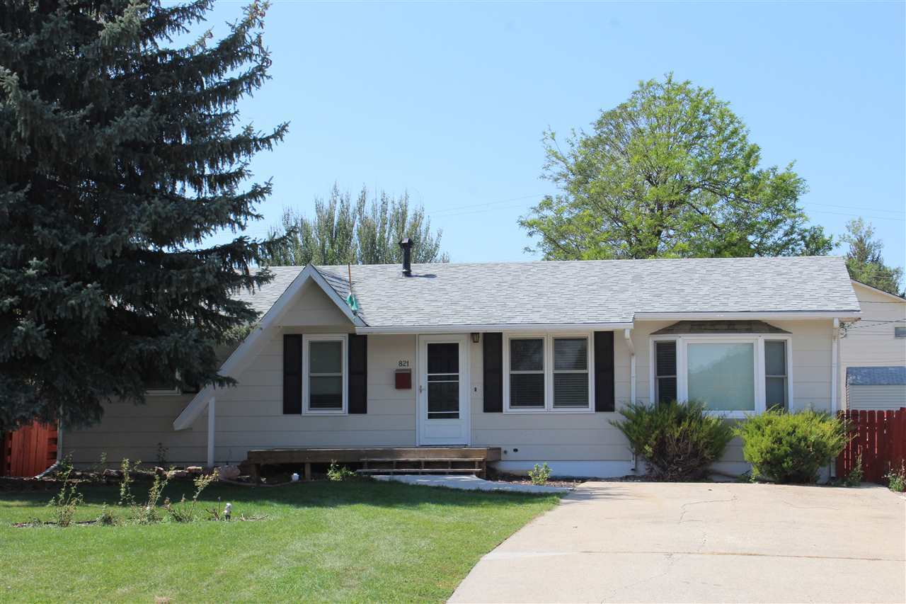 Property Photo:  821 Yale Street  SD 57783 