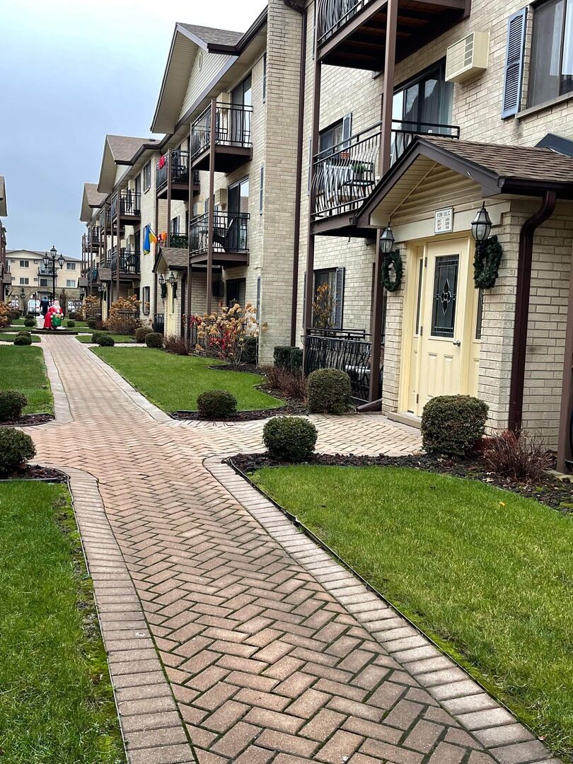 Property Photo:  5139 N East River Road 267C  IL 60656