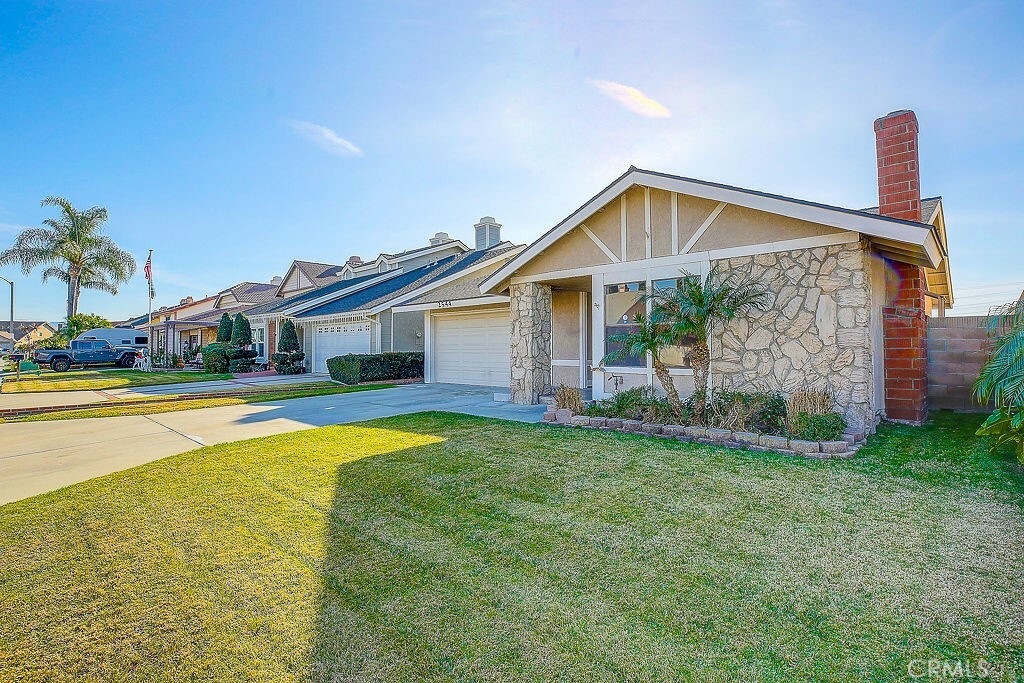 Property Photo:  2544 E Lark Ellen Lane  CA 92806 