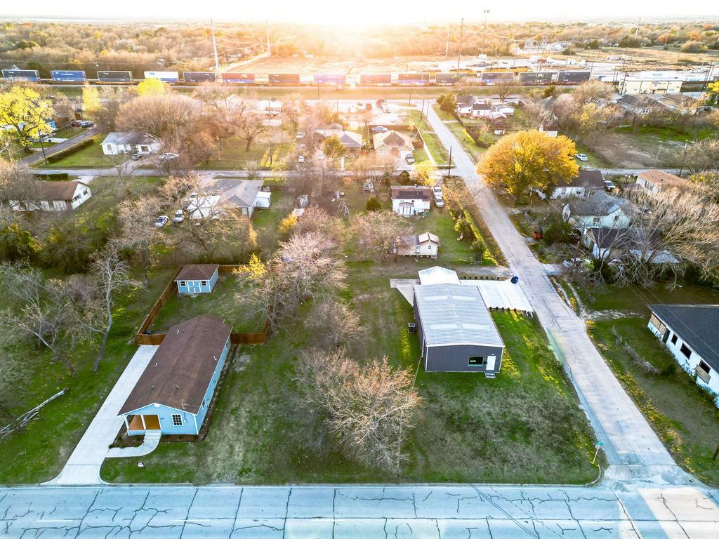 Property Photo:  1207 N Kaufman Street  TX 75119 