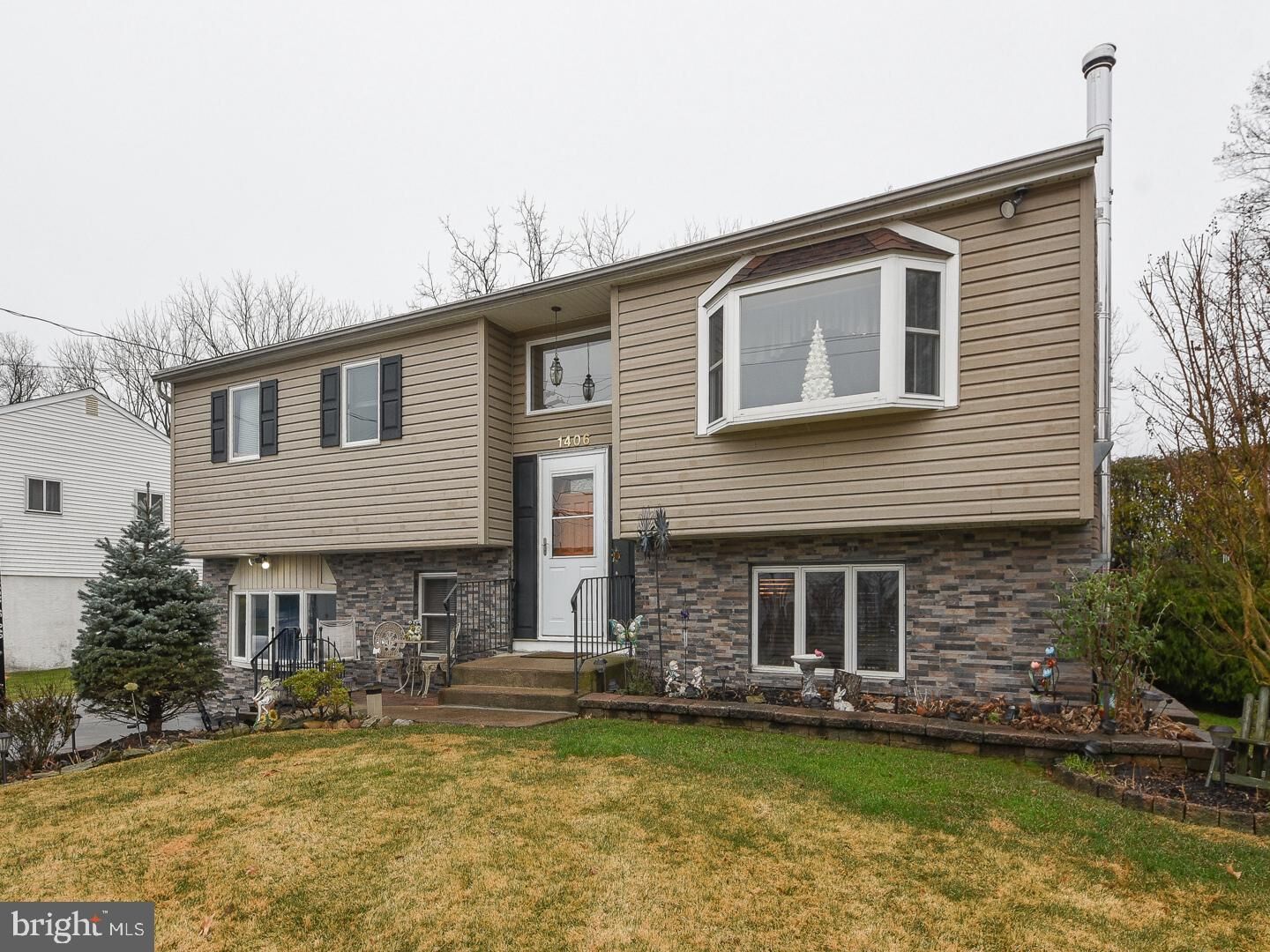 Property Photo:  1406 Kingsley Drive  PA 18974 