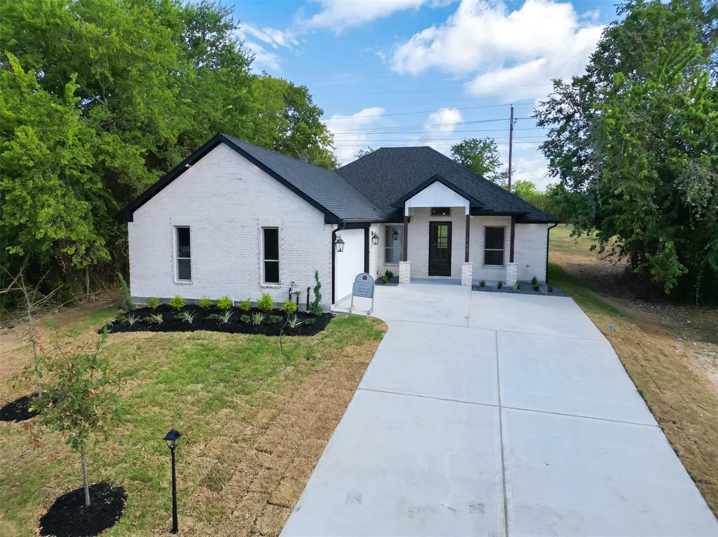 Property Photo: 146 Bermuda Circle TX 77356