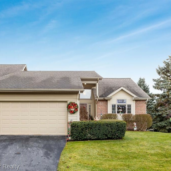 Property Photo:  2245 Willow Tree Drive  MI 48116 