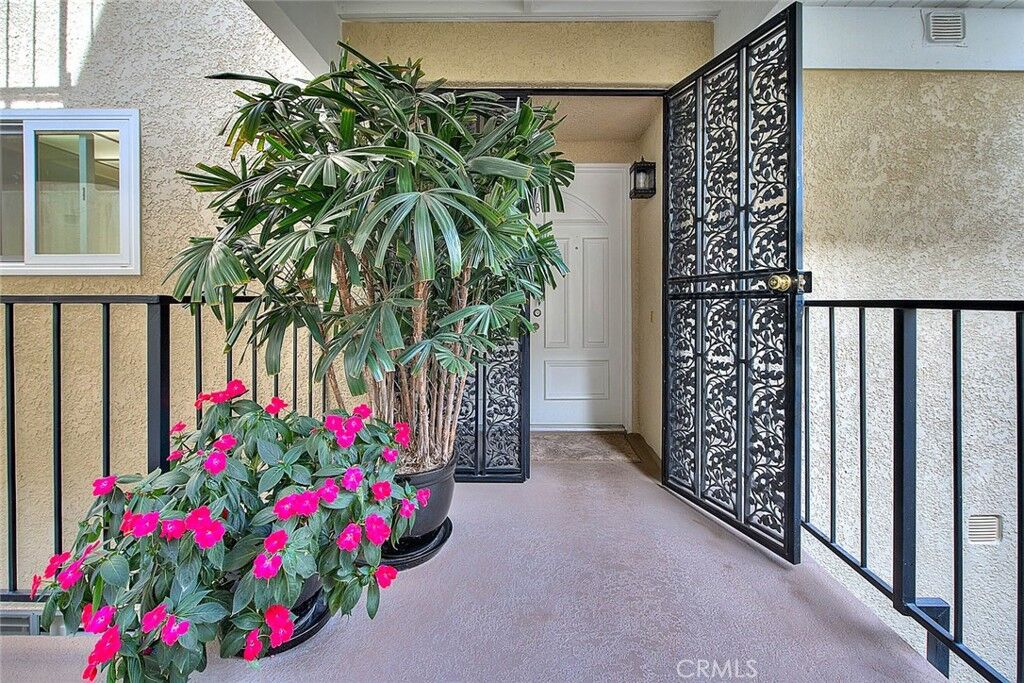 Property Photo:  5517 Paseo Del Lago E 2B  CA 92637 
