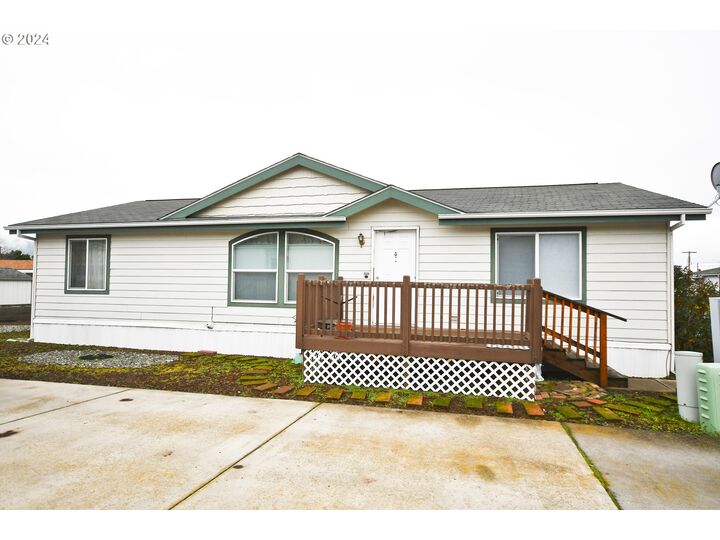 755 Division St 322  The Dalles OR 97058 photo