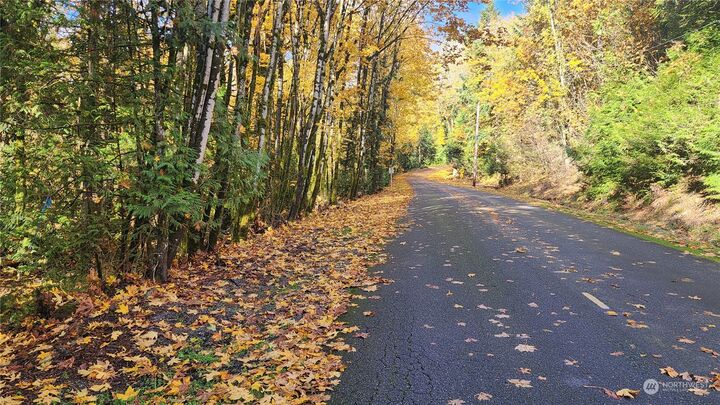 Property Photo: 10225 Xx 174th Avenue SE WA 98059